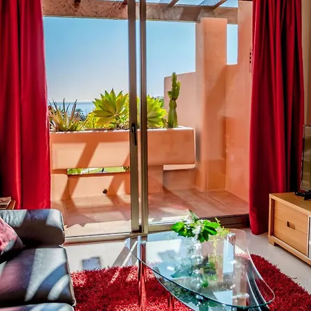 Sea, Pool & Garden Views, Comfy New Golden Mile Penthouse Apartment 24 Hour Security And Underground Parking * Estepona