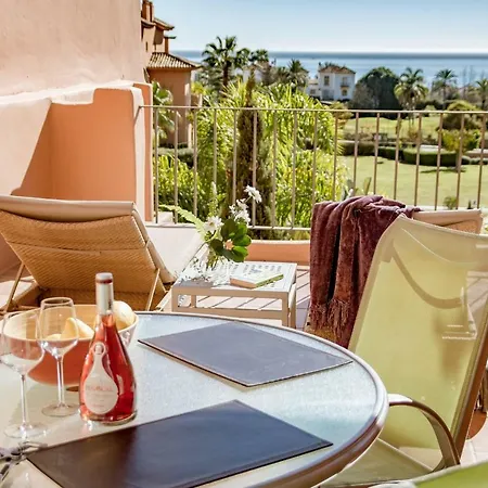 Sea, Pool & Garden Views, Comfy New Golden Mile Penthouse Apartment 24 Hour Security And Underground Parking * Estepona