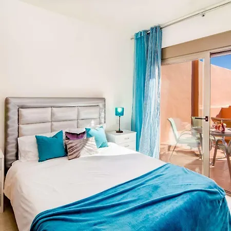 Sea, Pool & Garden Views, Comfy New Golden Mile Penthouse Apartment 24 Hour Security And Underground Parking *