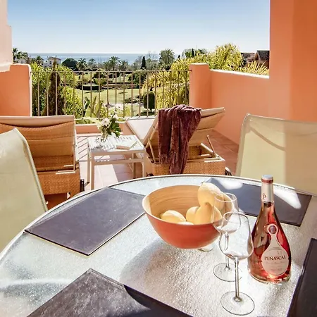 Seaview Luxury Penthouse 24 Hour Security And Underground Parking Apartment *