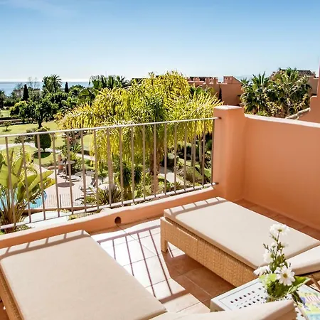 Sea, Pool & Garden Views, Comfy New Golden Mile Penthouse Apartment 24 Hour Security And Underground Parking * Estepona