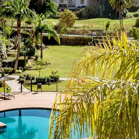 Seaview Luxury Penthouse 24 Hour Security And Underground Parking Apartment *