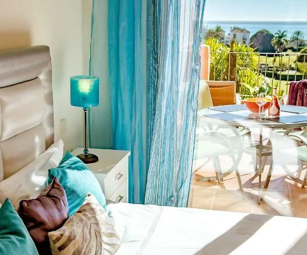 Seaview Luxury Penthouse 24 Hour Security And Underground Parking