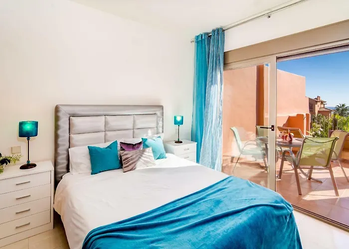 Seaview Luxury Penthouse 24 Hour Security And Underground Parking *