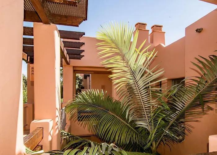 Seaview Luxury Penthouse 24 Hour Security And Underground Parking Apartment *